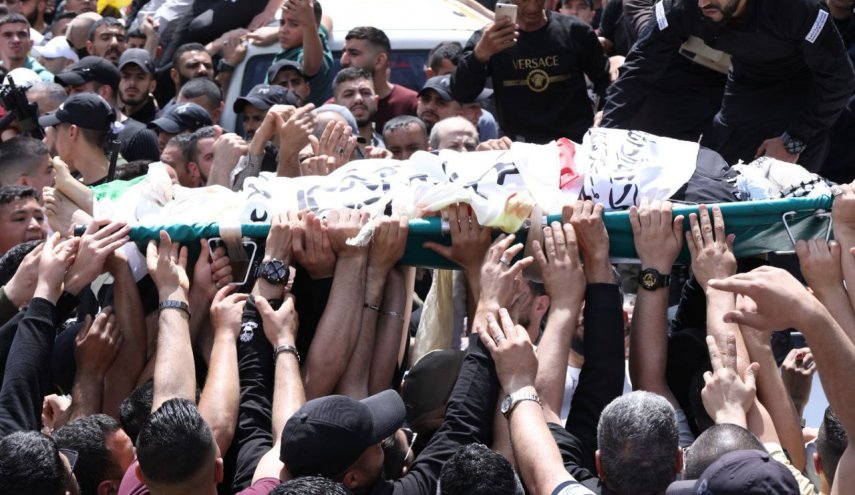 عقب احتجاز دام 55 يوما..الفلسطينيون يشيعون جثامين 3 شهداء في نابلس