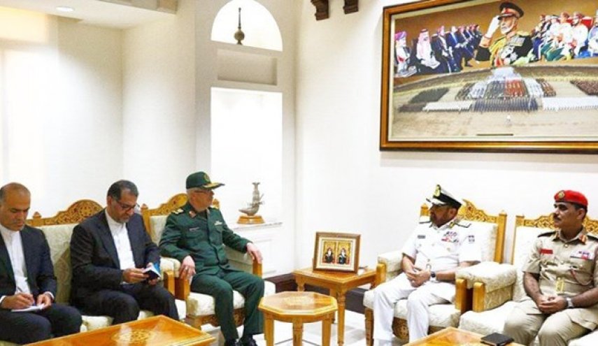 رئيس الاركان الايرانية: التعاون الدفاعي بين ايران وسلطنة عمان يشهد تقدما سريعا