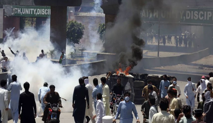 مصرع 8 أشخاص في الاحتجاجات على اعتقال عمران خان في باكستان