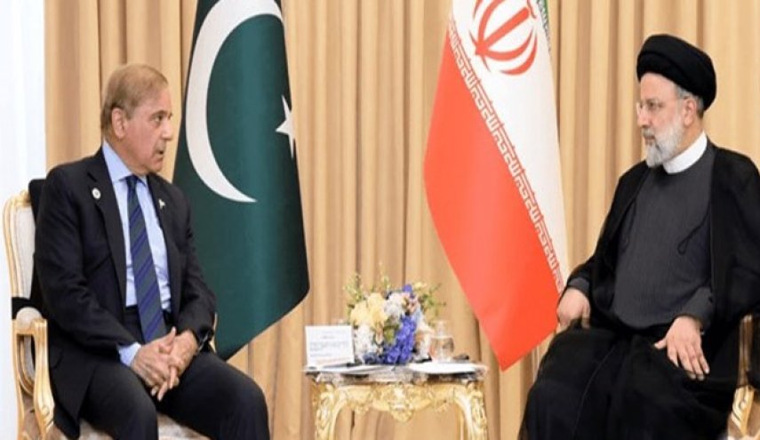 رئيسي وشريف يبحثان تعزيز العلاقات الإيرانية الباكستانية في بلوشستان