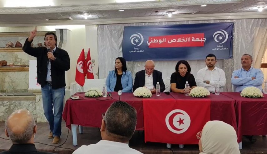 تونس.. مطالبات بتنظيم حوار وطني أو انتخابات رئاسية مبكرة

