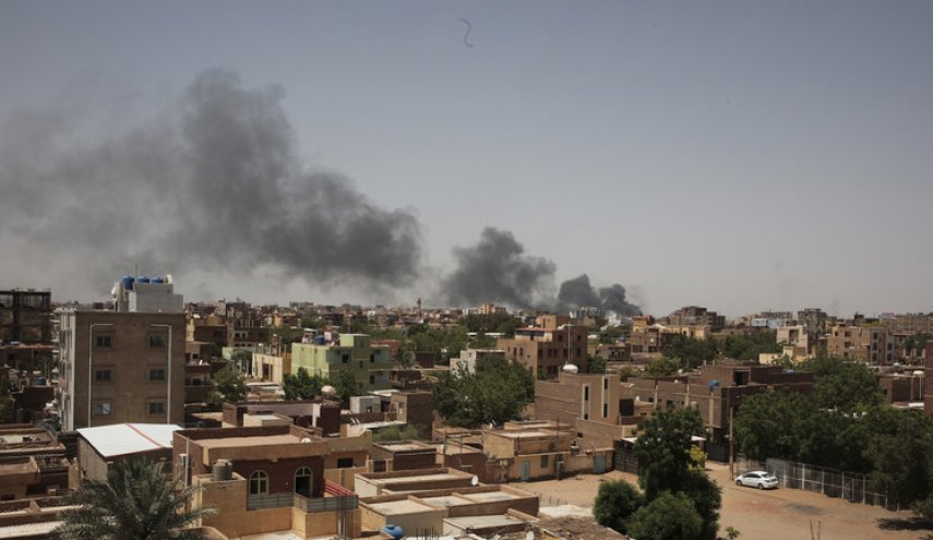 الجيش السوداني يعلق مشاركته في مفاوضات جدة والمعارك متواصلة في البلاد