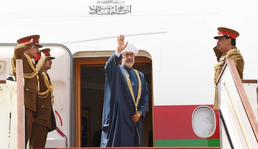 سلطان عمان يغادر طهران عائدا الى بلاده
