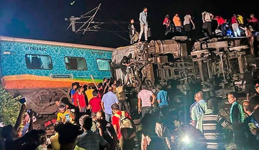 الهند.. ارتفاع حصيلة ضحايا اصطدام القطارات إلى 207 قتلى 

