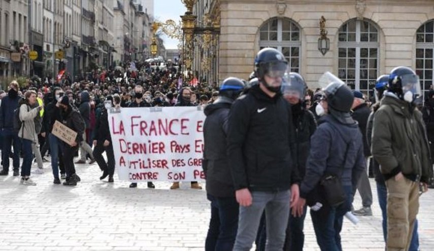 مظاهرات ضد قانون رفع سن التقاعد في فرنسا وسط تحذيرات من عناصر شغب