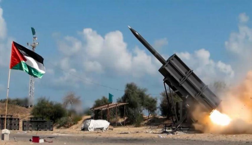 المقاومة الفلسطينية في قطاع غزة تجري تجربة صاروخية 