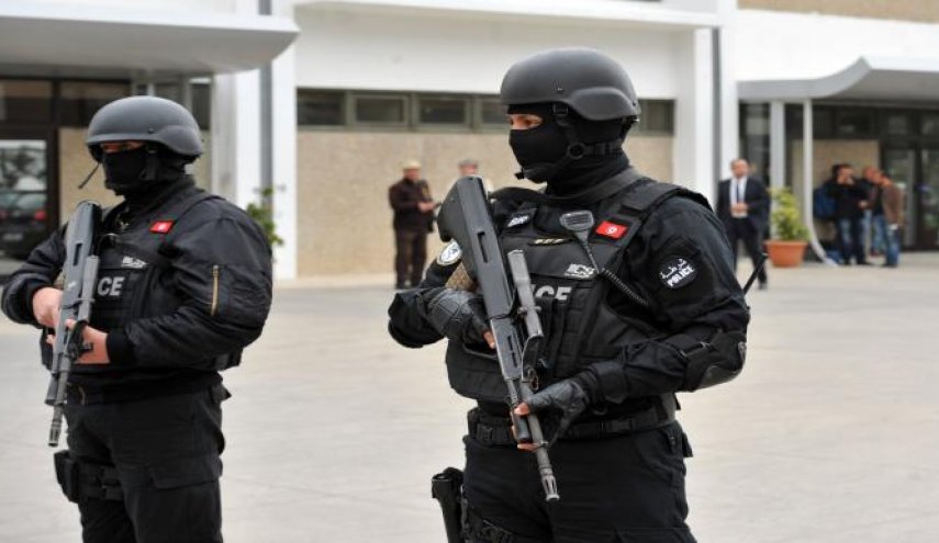 مقتل شرطي طعناً أمام سفارة البرازيل في تونس