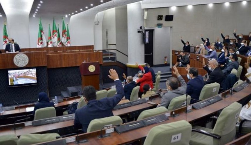 البرلمان الجزائري يصادق على مشروع قانون يخص 
