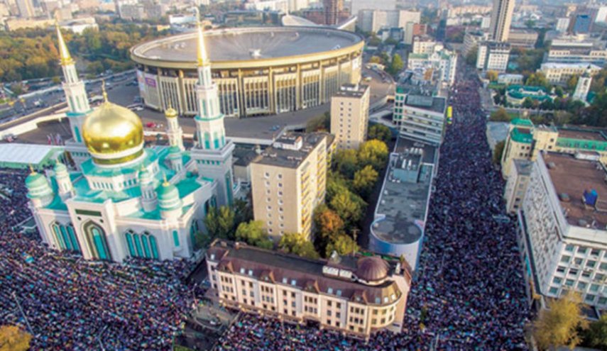 روسيا.. 200 ألف مسلم يؤدون صلاة عيد الأضحى بمساجد موسكو وبوتين يهنئ