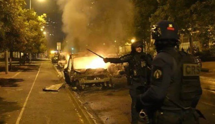 استقرار ۴۵۰۰۰ نیروی پلیس برای سرکوب تظاهرات در فرانسه

