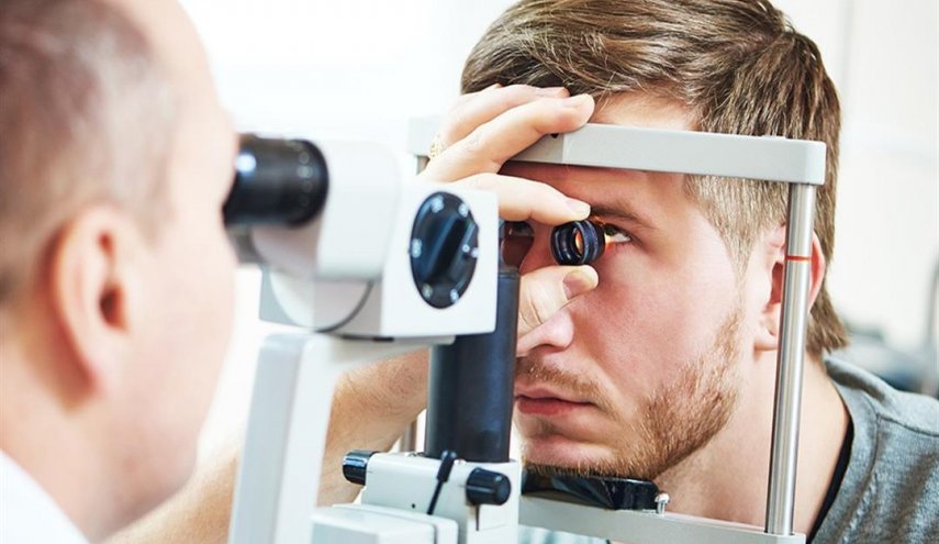أربعة فيتامينات ومعادن يوصي بها خبراء التغذية لحماية العين

