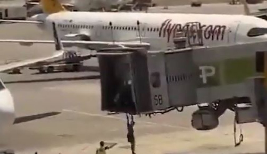 دستگیری 2 صهیونیست در فرودگاه ترکیه بدلیل اخلال در پرواز+ ویدیو