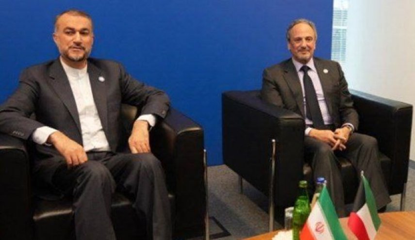وزيرا خارجية ايران والكويت يؤكدان على تطوير العلاقات بمختلف المجالات