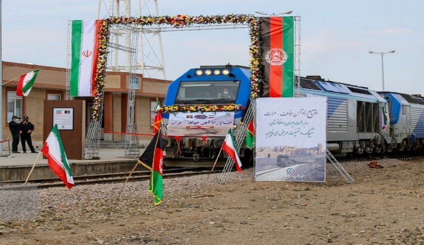 أول قطار إيراني يصل أفغانستان عبر طريق خواف - هرات السككي