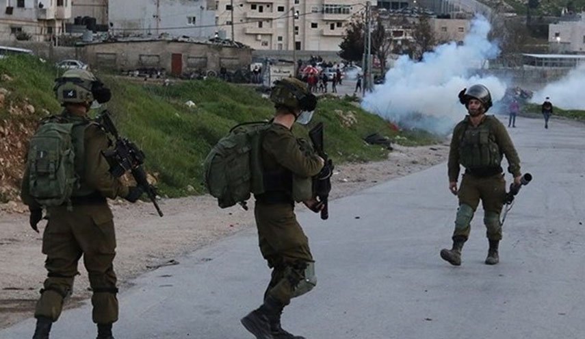درگیری جوانان فلسطینی با نظامیان صهیونیست +ویدیو