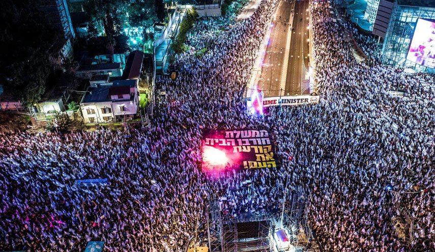 10 هزار معترض صهیونیست رهسپار خانه نتانیاهو و پارلمان این رژیم می شوند+ ویدیو