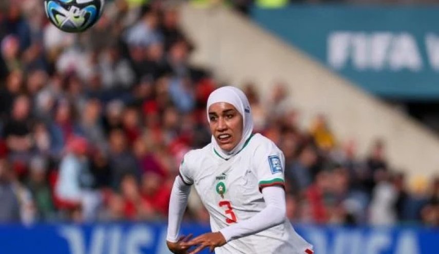 نهيلة بنزينة.. لاعبة مغربية تشارك بالحجاب في كأس العالم للسيدات+صور