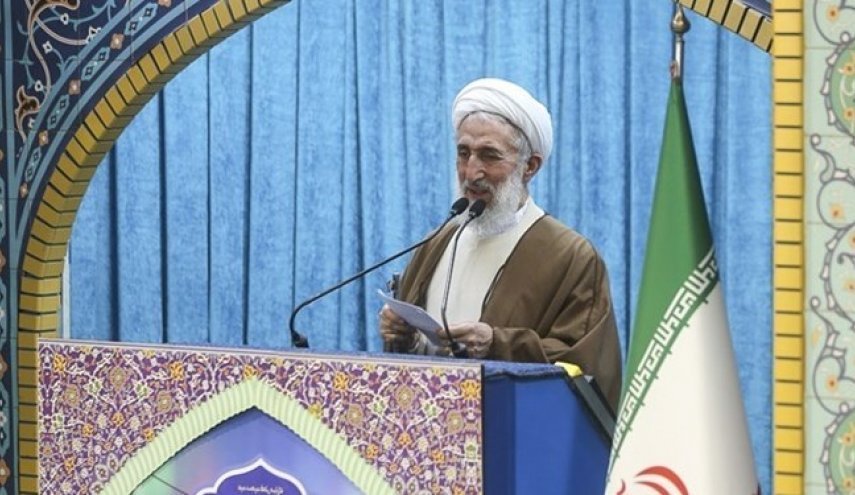 خطيب جمعة طهران: تيار مواجهة القرآن هو امريكا وبريطانيا