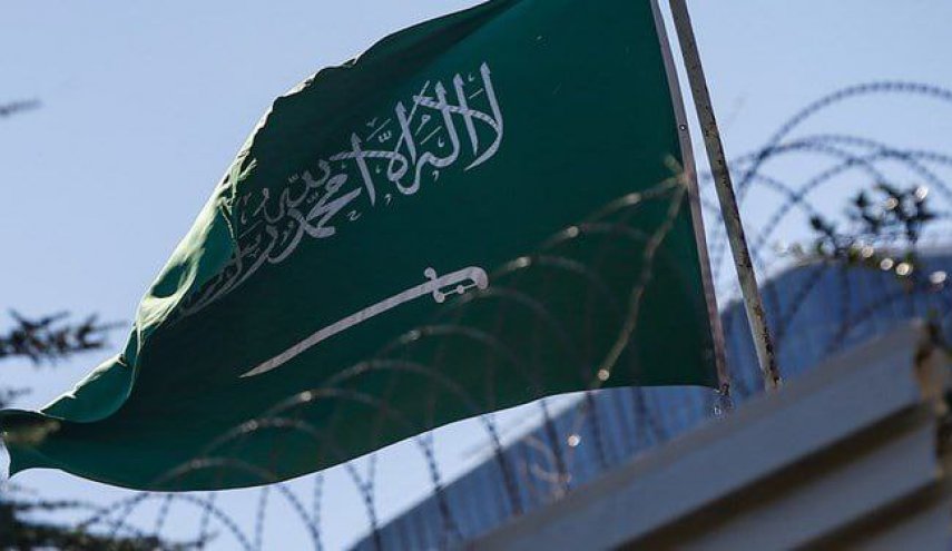 درخواست عربستان از اتباع خود در لبنان 

