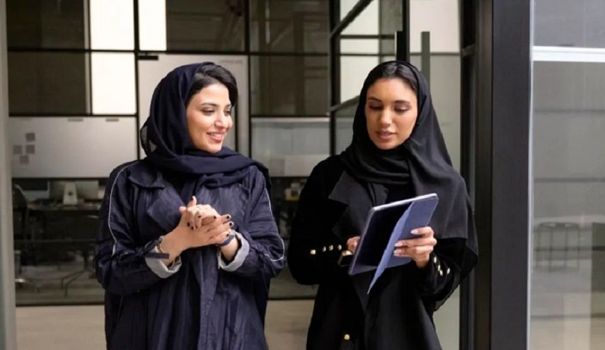 السعودية: ارتفاع مشاركة النساء في سوق العمل والسياحة في الصدارة
