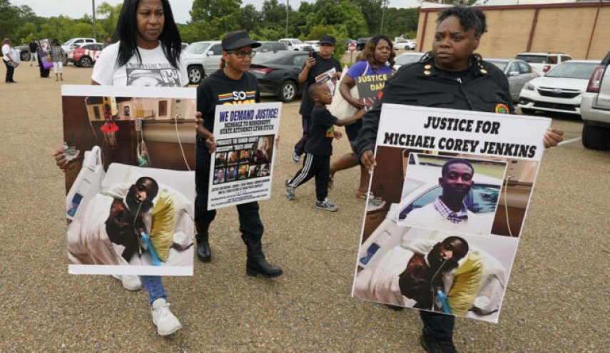 تعذيب أمريكيين من أصل أفريقي على يد الشرطة  في أمريكا
