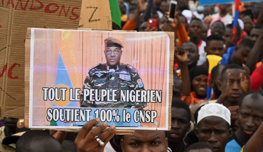 مصادر: المجلس الانتقالي في النيجر مستعد للإفراج عن بازوم مقابل رفع العقوبات
