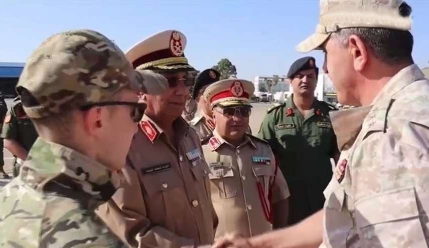 وفد عسكري روسي رفيع يصل ليبيا لأول مرة 