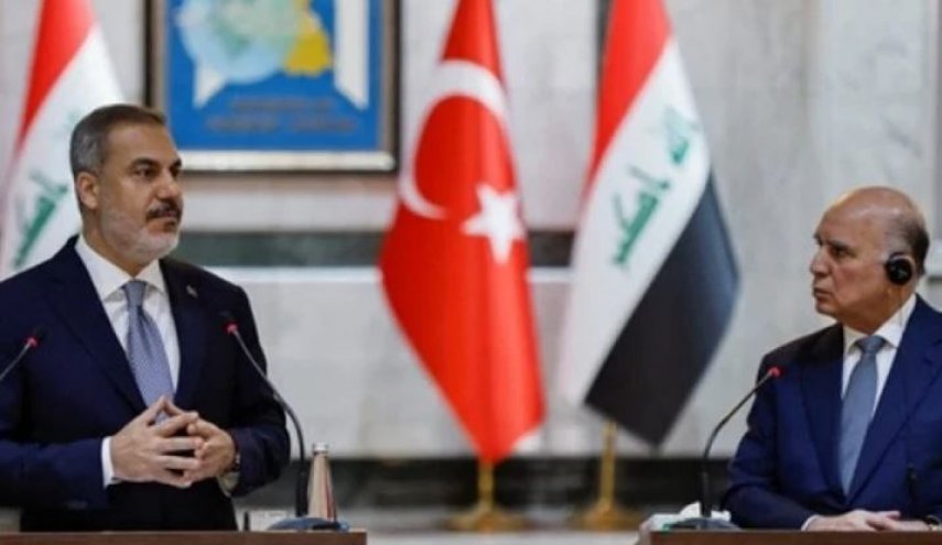 کارشناس عرب: سفر وزیر خارجه ترکیه به عراق، دستاوردی برای آنکارا نداشت