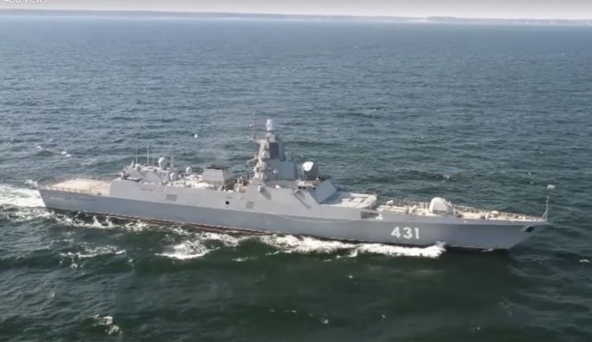 پهلوگیری کشتی جنگی روسیه در ساحل الجزایر 
