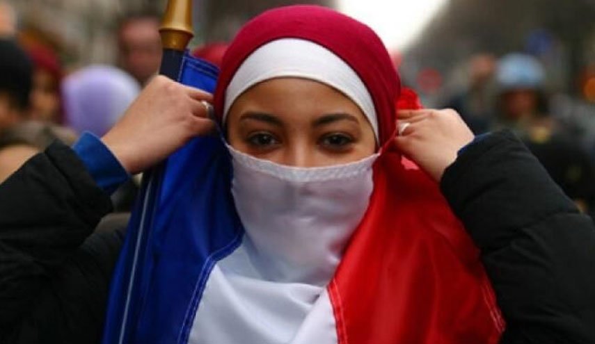رادیو ملی آمریکا: ممنوعیت پوشیدن عبای اسلامی در مدارس فرانسه آشوب به پا کرد