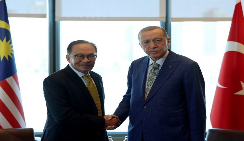 أردوغان وأنور إبراهيم يدينان حرق المصحف في أوروبا