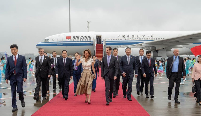 الرئيس السوري وعقيلته يصلان الى خانجو على متن طائرة صينية خاصة