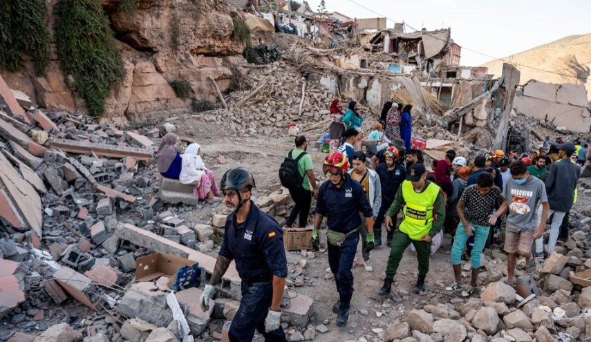 بالصور/مغربية منكوبة في الزلزال تقاضي صحيفة فرنسية والسبب؟