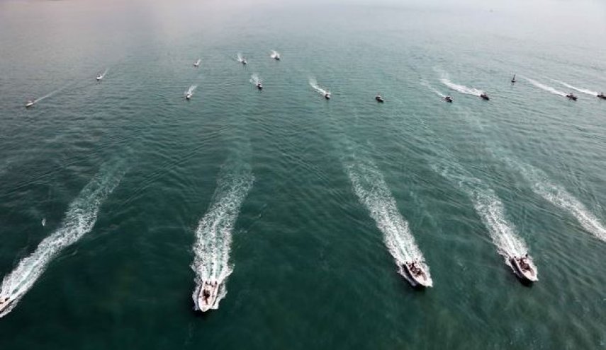 هدف قرار گرفتن بالگرد آمریکایی با لیزر قایق‌های تندرو ایران

