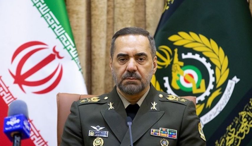 وزير الدفاع الإيراني: إزاحة الستار عن منظومة دفاعية جديدة قريباً