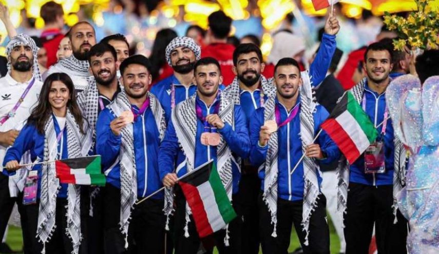 بالصور.. الوفد الكويتي في الألعاب الآسيوية يساند فلسطين 