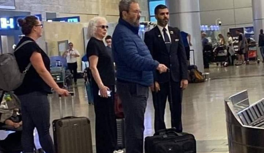 بالصورة.. هروب رئيس حكومة الاحتلال السابق عبر مطار بن غوريون