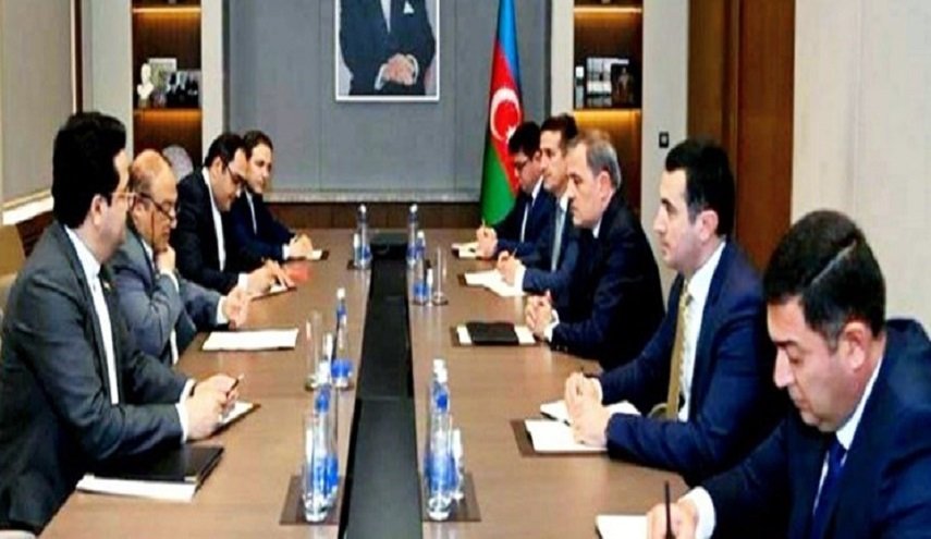 صفري يجري محادثات مع وزيري خارجية آذربيجان وطاجيكستان