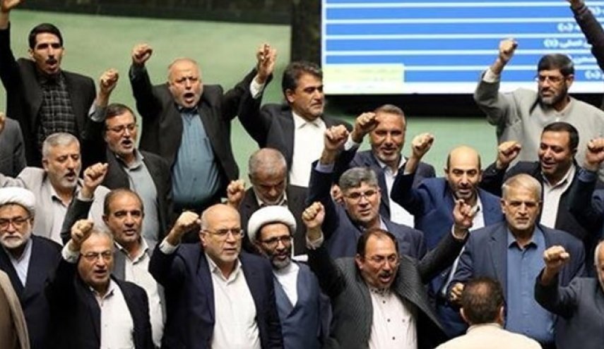 نواب البرلمان الايراني يرددون هتافات الموت لإسرائيل والنصر لفلسطين