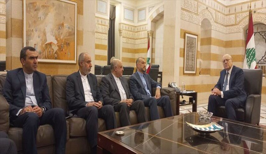 وزير الخارجية الإيراني يلتقي رئيس الوزراء اللبناني في بيروت