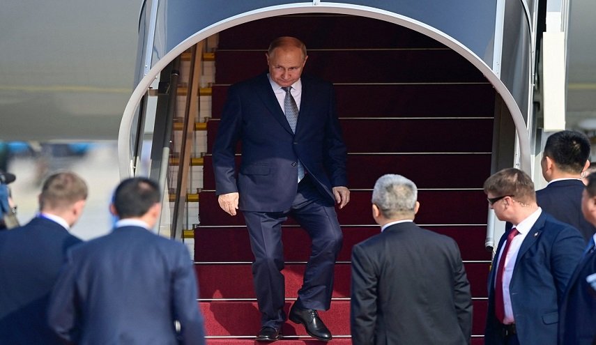الرئيس الروسي يصل إلى بكين