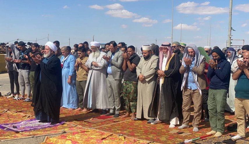 نماز وحدت مردم عراق در مرز اردن
