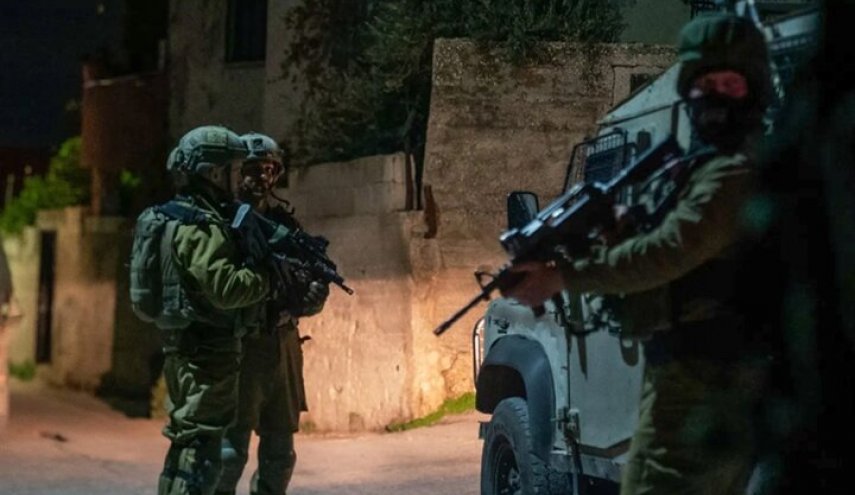 یورش شبانه نظامیان صهیونیست به کرانه باختری / ده‌ها فلسطینی بازداشت شدند
