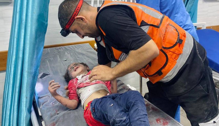 صحنه های ناراحت کننده؛ از گریه مادر فلسطینی تا کودکان زخمی دربمباران جنگنده های اسراییلی+  ویدیو
