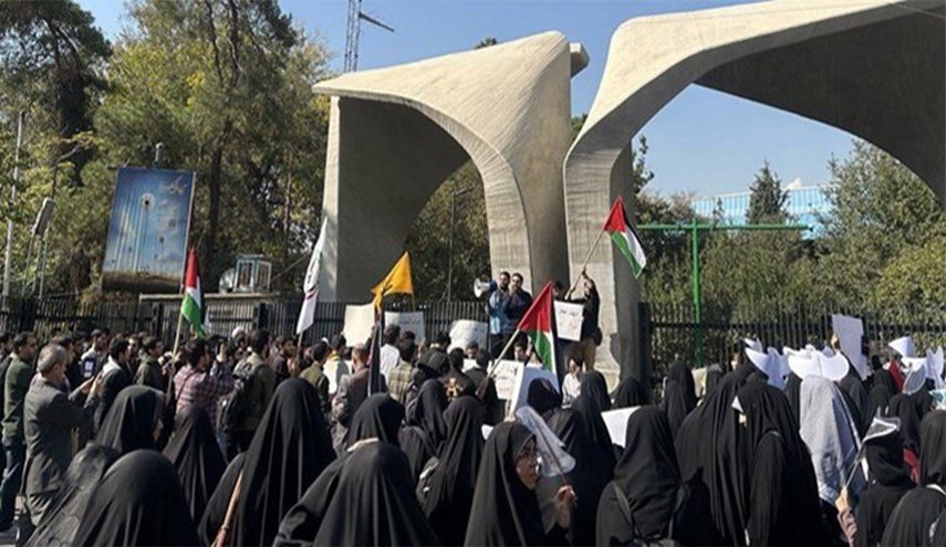 طلاب جامعات طهران يعتصمون احتجاجا على الجرائم الصهيونية 