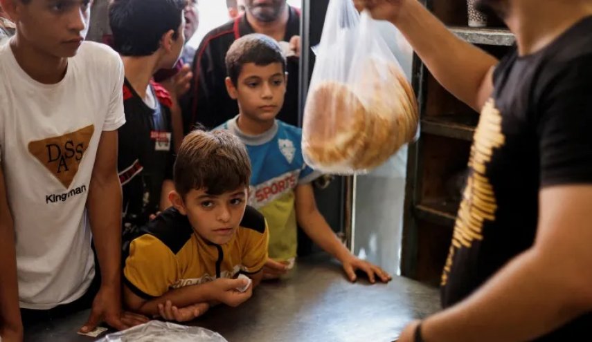  غزة بين فكي القنابل وطوابير الخبز!