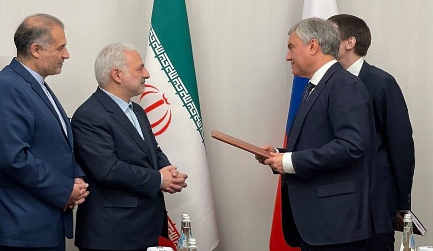 وفد برلماني إيراني يسلم رسالة خطية من قاليباف لنظيره الروسي