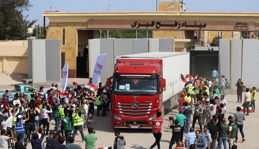 102 شاحنة مساعدات تدخل غزة
