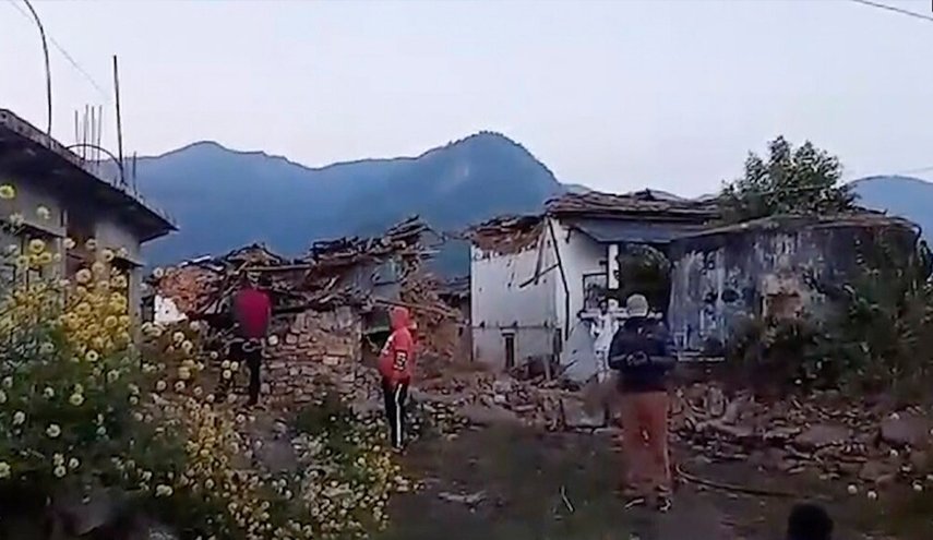 مقتل 128 شخصا على الأقل بزلزال قوي هز نيبال