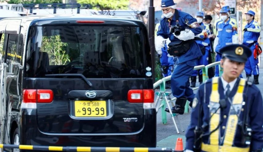 شاهد.. اليابان تحتجز رجلا بعد اصطدام سيارته بحاجز قرب سفارة الاحتلال